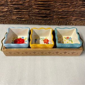 Pioneer Woman Floral Medley 4 Piece Stoneware Condiment Set w/Etched Wood Tray